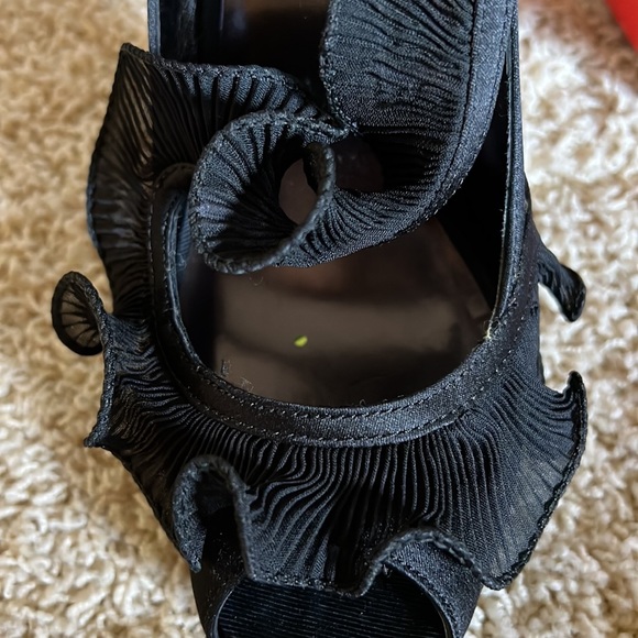 Charles David black satin pumps - Picture 9 of 9